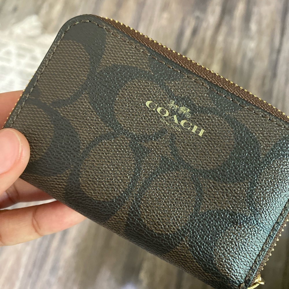 COACH women’s zip around coin case in brown/black